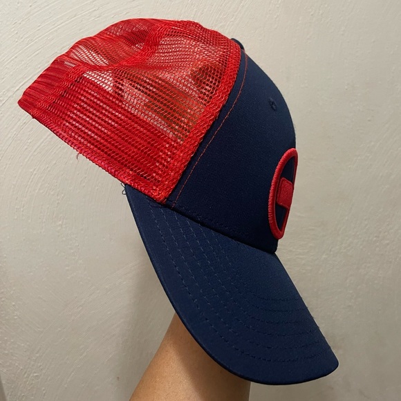 Vineyards Vine Whale Red Blue Snapback Mesh Trucker Hat - Picture 2 of 4